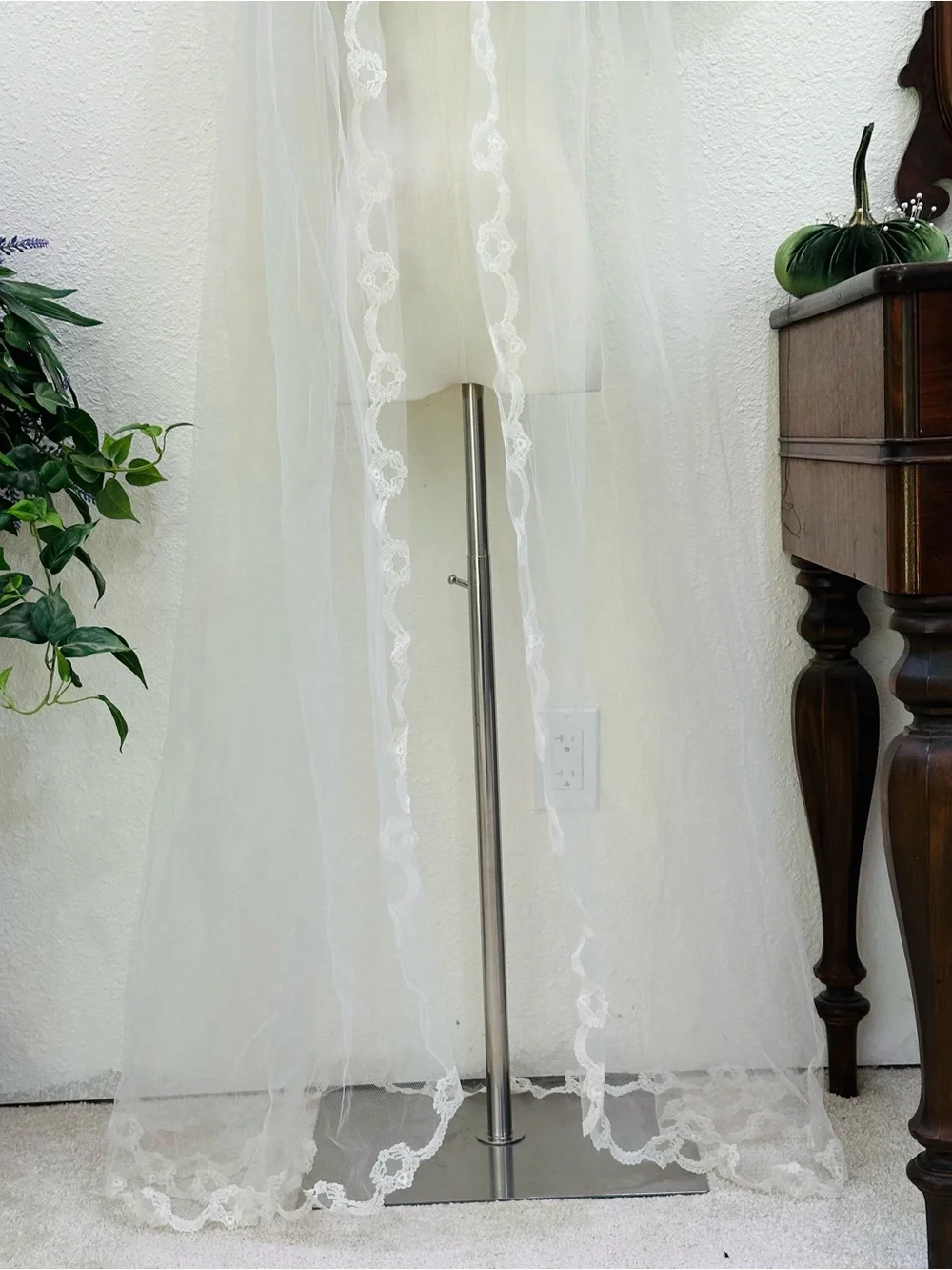 Bridal Veil with Floral Edge - White - Unbranded